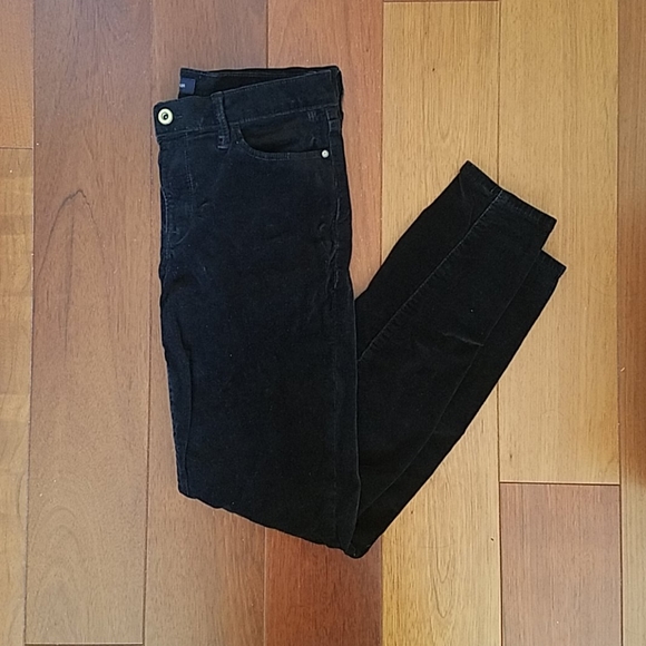 Tommy Hilfiger Denim - 🎉HP🎉Tommy Hilfiger Greenwich Skinny Black corduroy skinny jeans. Size 4.